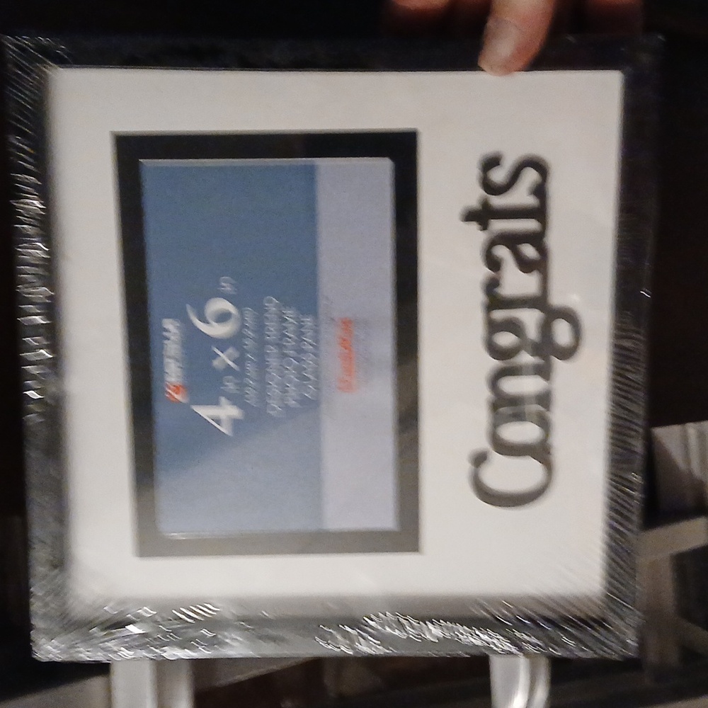 NWT 4 X 6 " CONGRATS" PICTURE FRAMES